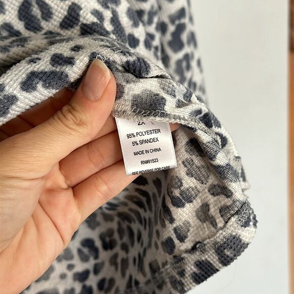 Roudelain Womens Leopard Print Pajama Top Plus Size 2X Gray Comfortable Cozy - Picture 3 of 6